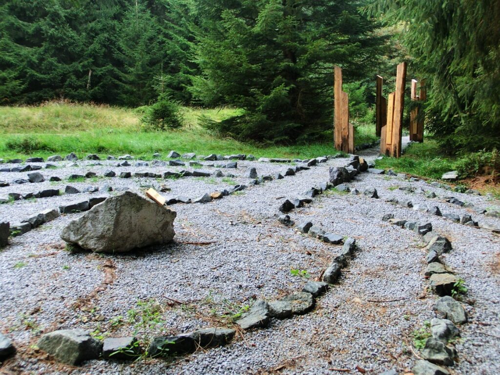 Steinlabyrinth auf einem Harzer Wanderweg